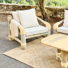 Cargar imagen en el visor de la galería, CONJUNTO DE JARDÍN VIÑA MARFIL – SOFÁ TRIPLE, BUTACA Y MESA EN MADERA MACIZA
