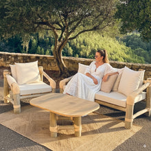 Cargar imagen en el visor de la galería, CONJUNTO DE JARDÍN VIÑA MARFIL – SOFÁ TRIPLE, BUTACA Y MESA EN MADERA MACIZA
