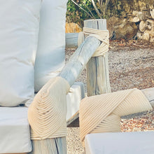 Cargar imagen en el visor de la galería, CONJUNTO DE JARDÍN VIÑA MARFIL – SOFÁ TRIPLE, BUTACA Y MESA EN MADERA MACIZA