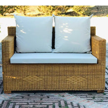 Cargar imagen en el visor de la galería, MAMBA MUEBLES SOFÁ LAGO MALAWI DE MIMBRE SOFAS SOFÁ LAGO MALAWI 2 PLAZAS DE RATAN NATURAL PARA EXTERIOR O COMEDOR