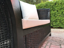 Cargar imagen en el visor de la galería, MAMBA MUEBLES SOFAS SOFÁ DOBLE REY ZAZÚ DE RATÁN NATURAL COLOR NOGAL OSCURO