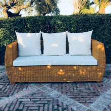 Cargar imagen en el visor de la galería, MAMBA MUEBLES SOFAS SOFÁ MAFUMU TRIPLE DE RATÁN NATURAL PARA EXTERIOR O COMEDOR