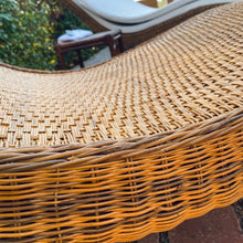 Cargar imagen en el visor de la galería, MAMBA MUEBLES TUMBONA TUMBONA LAGO MALAWI DE RATÁN NATURAL