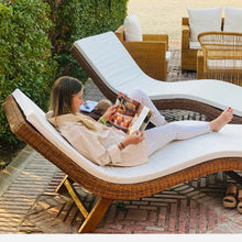 Cargar imagen en el visor de la galería, MAMBA MUEBLES TUMBONA TUMBONA LAGO MALAWI DE RATÁN NATURAL
